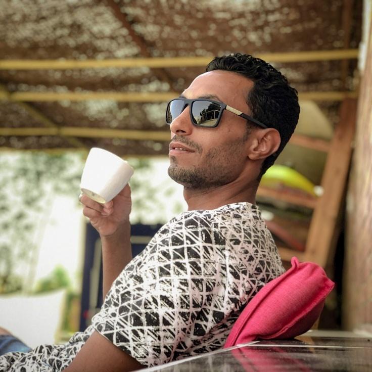 A former hospitality manager turned floral strategist reviewing corporate arrangements