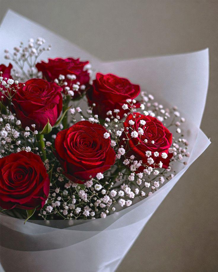 Corporate meeting room with carefully timed floral arrangements that maintain elegance throughout business hours